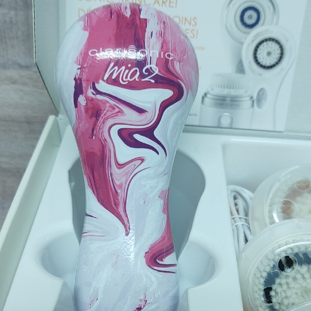 Clarisonic~Mia 2~Sonic Facial Cleanser~Bundle with Brush Heads~NWT! - Picture 5 of 8